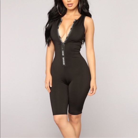 Black Sleeveless Savage Stretch Zip-Up Romper Size Medium Sexy Baddie Hot - Picture 5 of 9